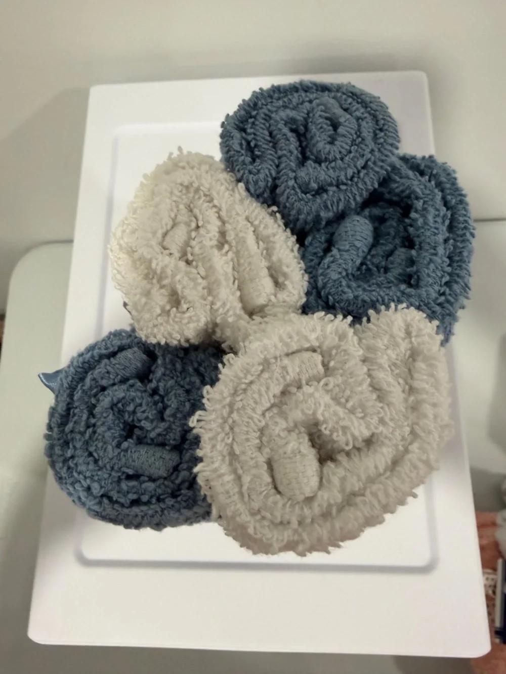 Home Collection White Blue Wash Cloths x 5 Embroidered Soap So Fresh So Clean